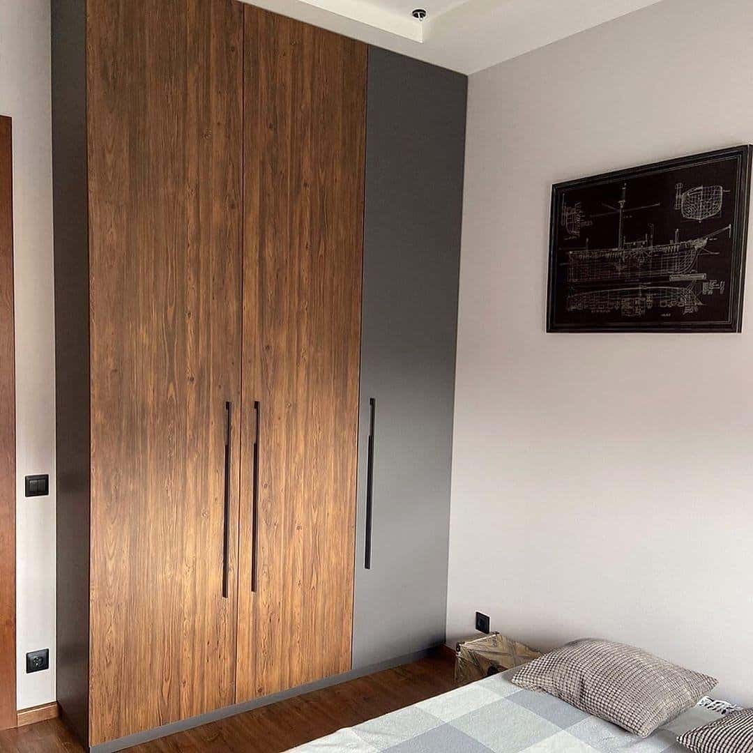 Шкаф распашной под потолок 7 - фото 1 - пример проекта «Мебельный №1»